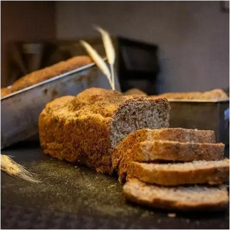 Pan tajado de orégano, albahaca o avena con semillas